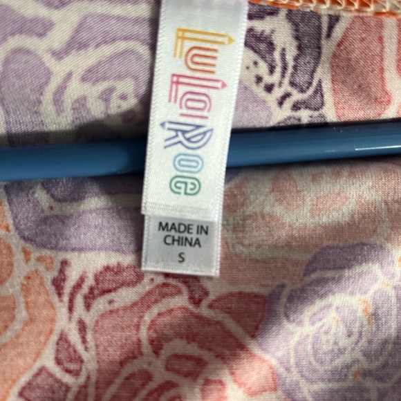 Lularoe Small perfect T colorful roses - Picture 2 of 2